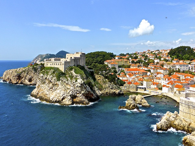 Co powinno zawierać podstawowe ubezpieczenie turystyczne do Chorwacji?